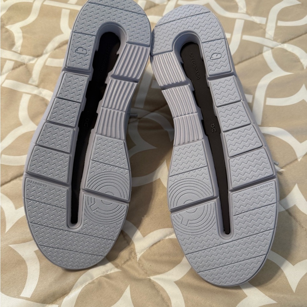 NEW On Running Women’s Light Gray Athletic Shoes, Size 8 - Picture 3 of 5